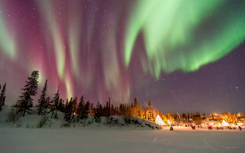 See the Northern Lights from a cabin in Yellowknife - HomeToGo