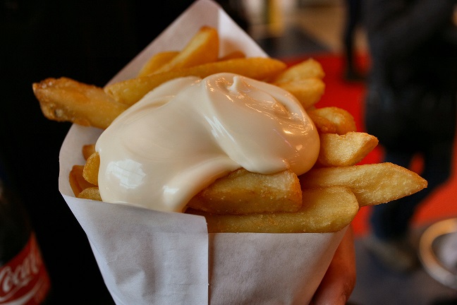 netherlands-frites-mayonnaise-at-schipol-airport