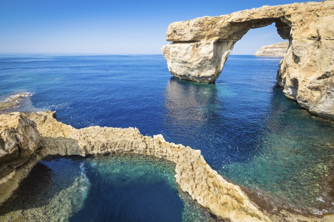 La célèbre Fenêtre d'Azur de Gozo, une merveille de la nature en Méditerranée 