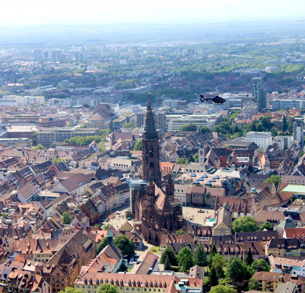 Blick auf die Freiburger Altstadt mit dem Münster