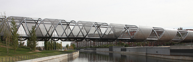 Puente Madrid Rio Park