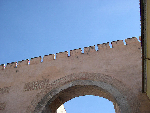 Puerta de Elvira, de estilo árabe