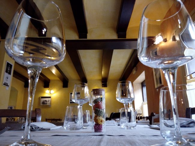 Un particolare degli interni della Taverna San Martino. Foto di cortesia del locale