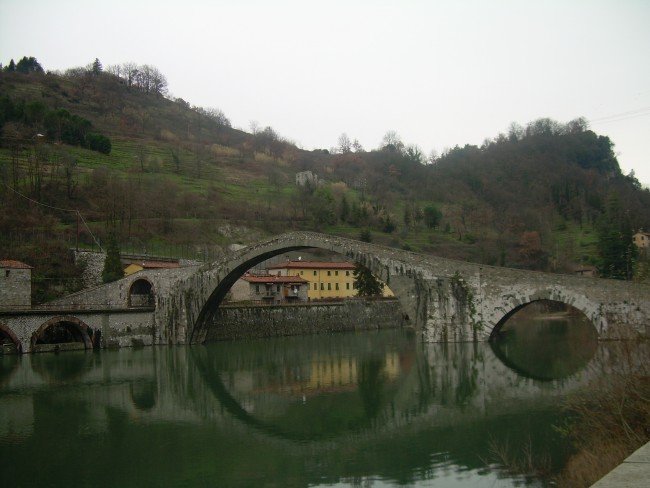 Devil's Bridge in Borgo a Mozzano. Photograph by fhmira via Flickr CC