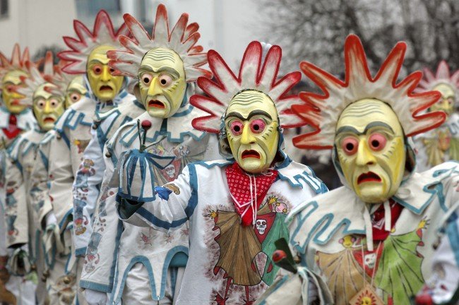 Masken am Karnevalsumzug 