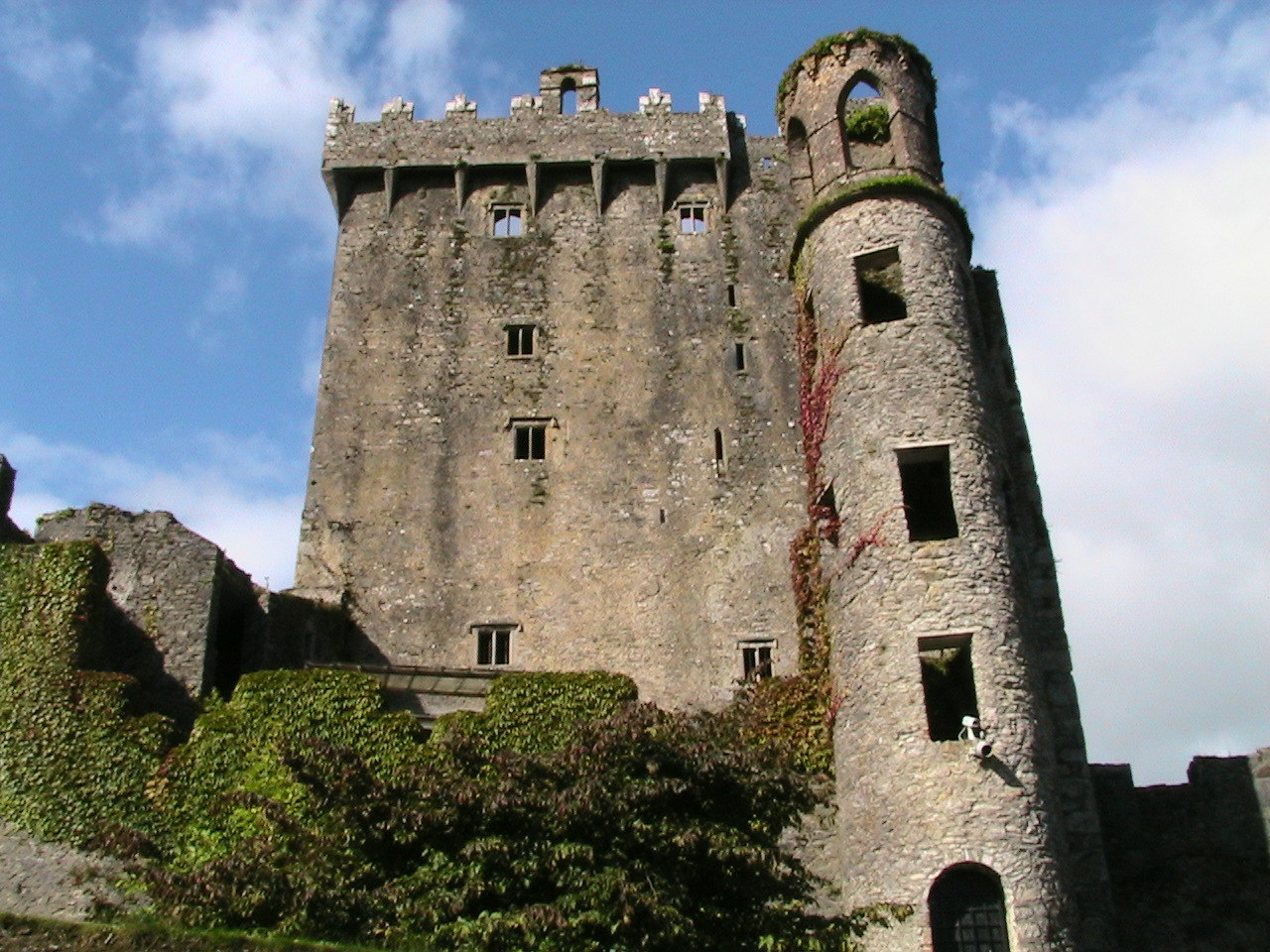 The blarney stone. Бларни Стоун. Замок Бларни. Камень в замке Бларни. Blarney Stone in blarney Castle.