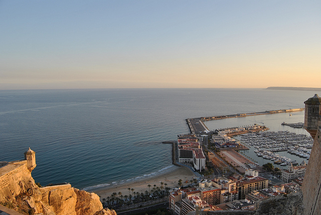 Vistas del Puerto de Alicante desde el Castillo de Santa Bárbara