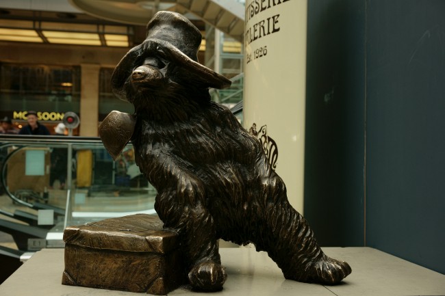 Ritratto del Paddington Bear alla Paddington Station