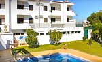 Swimming pool outside a Wimdu villa in Faro