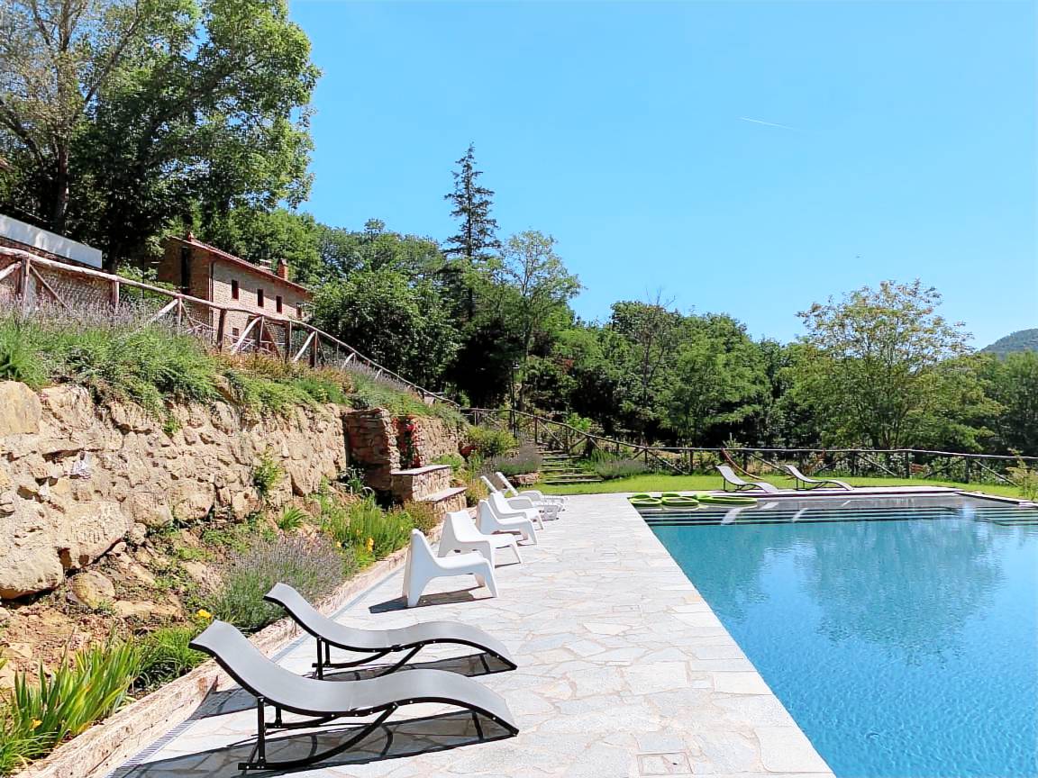 Piacevole casale a Arezzo con piscina condivisa