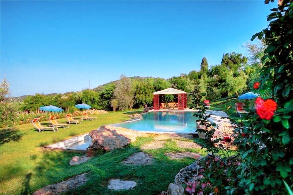 Casale a Montepulciano con giardino, idromassaggio e piscina