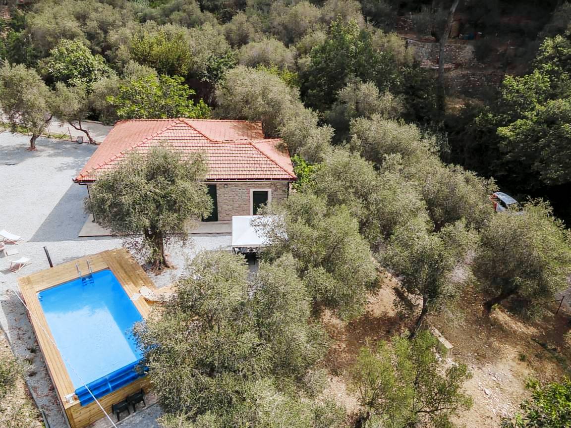 120 qm Ferienhaus mit Pool für 8 Gäste mit Hund in Cervo, Italien