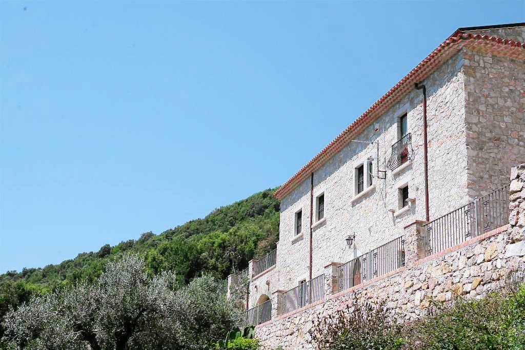 CASOLARE RUSTICO IMMERSO NELLA NATURA