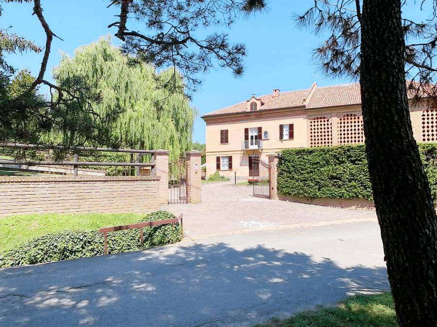 Casa a Nizza Monferrato con piscina e barbecue