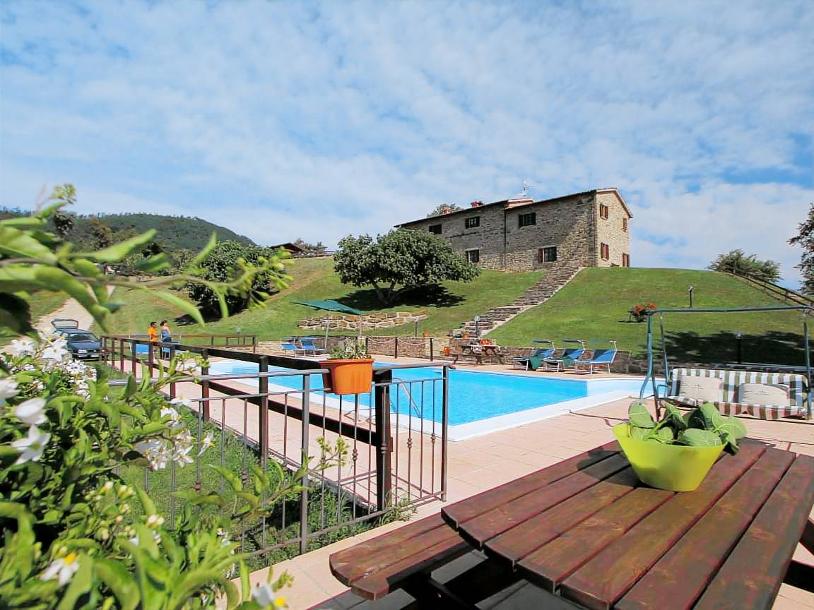 Accogliente casa a Apecchio con barbecue, piscina e giardino