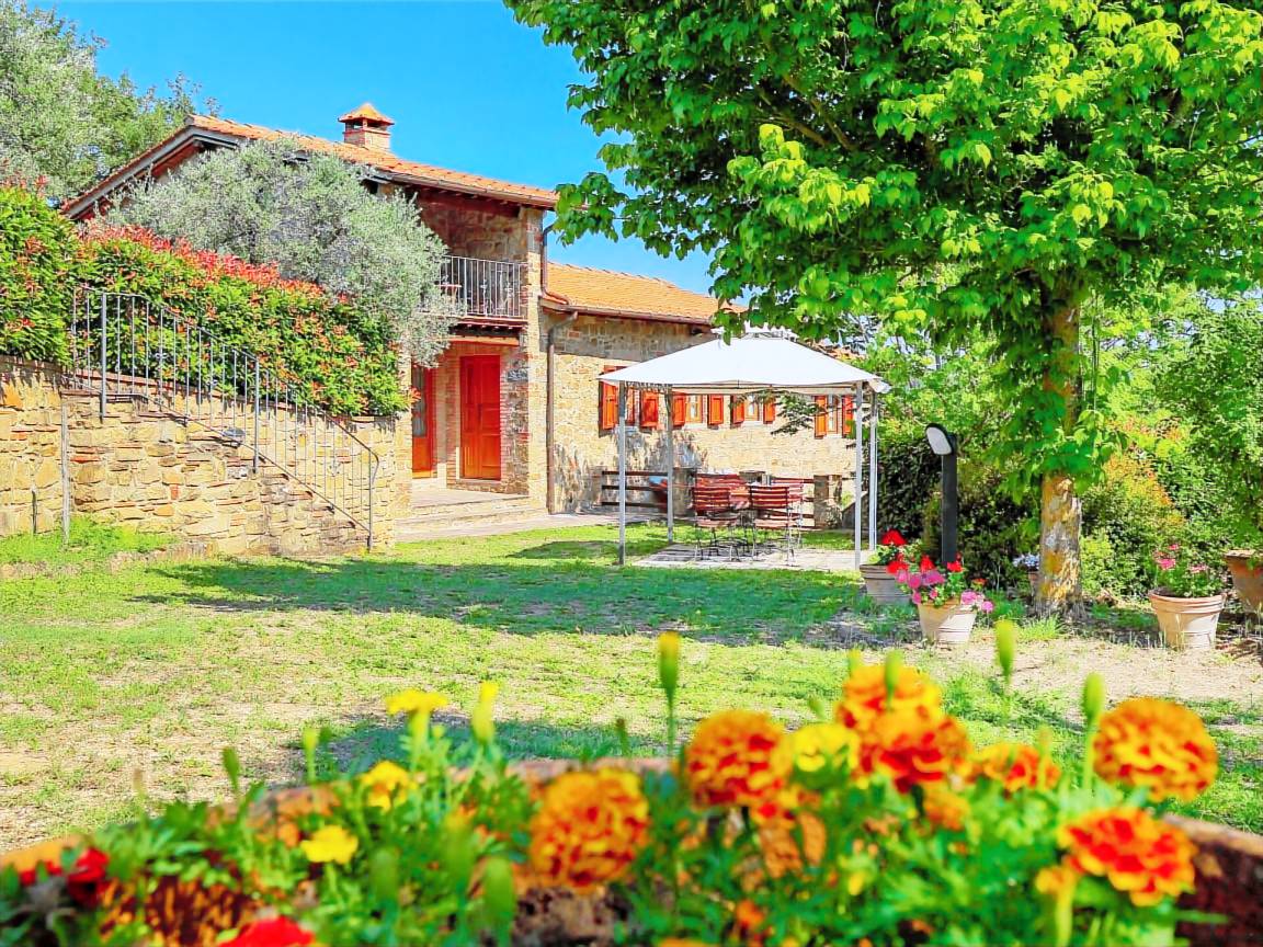 Casa a Montevarchi con giardino, barbecue e terrazza