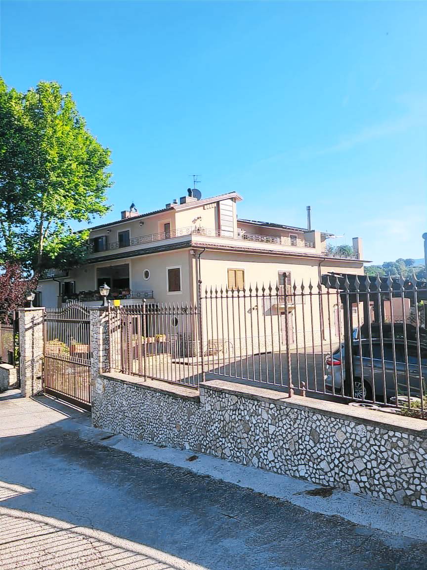 Appartamento Accogliente con Giardino e Piscina Condivisa