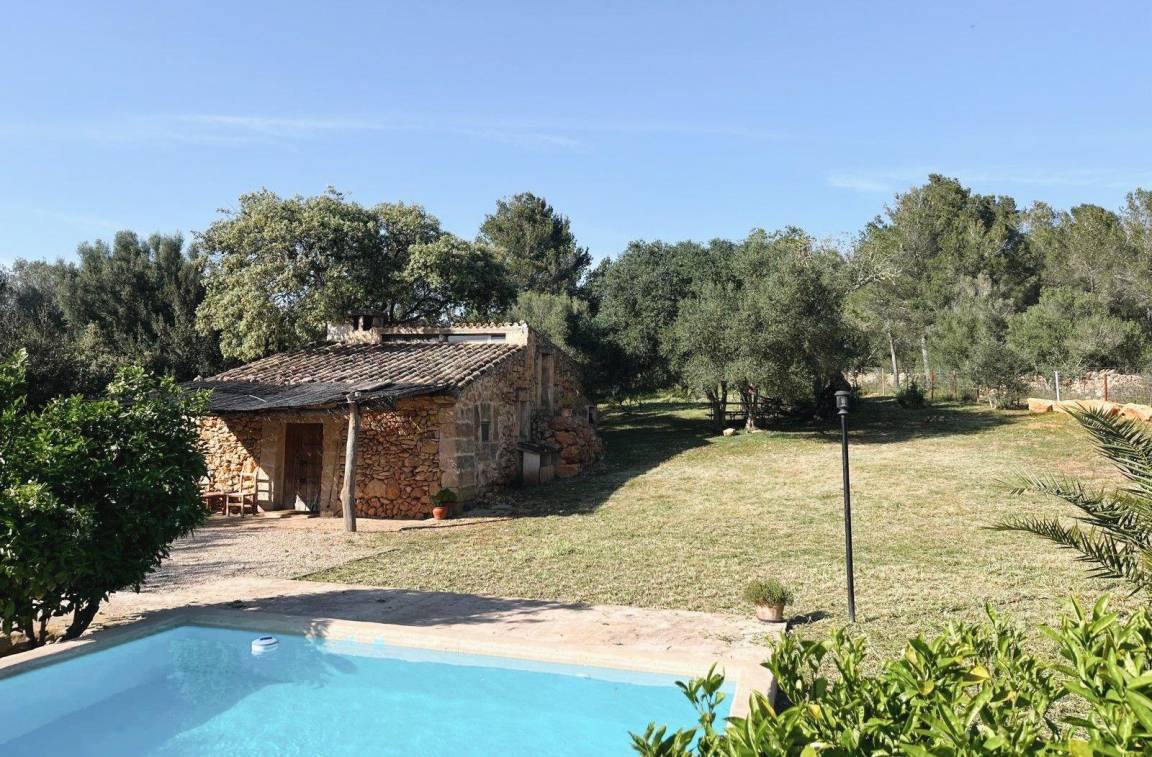Hauptansicht vom Ferienhaus: Ferienhaus mit eigenem Garten und Schwimmbad.