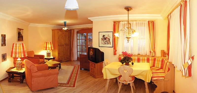 75 M² Ferienwohnung ∙ 2 Schlafzimmer ∙ 5 Gäste - Reit