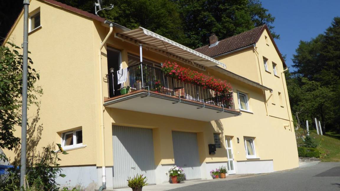 100 M² Ferienhaus ∙ 2 Schlafzimmer ∙ 6 Gäste - Seeheim-Jugenheim