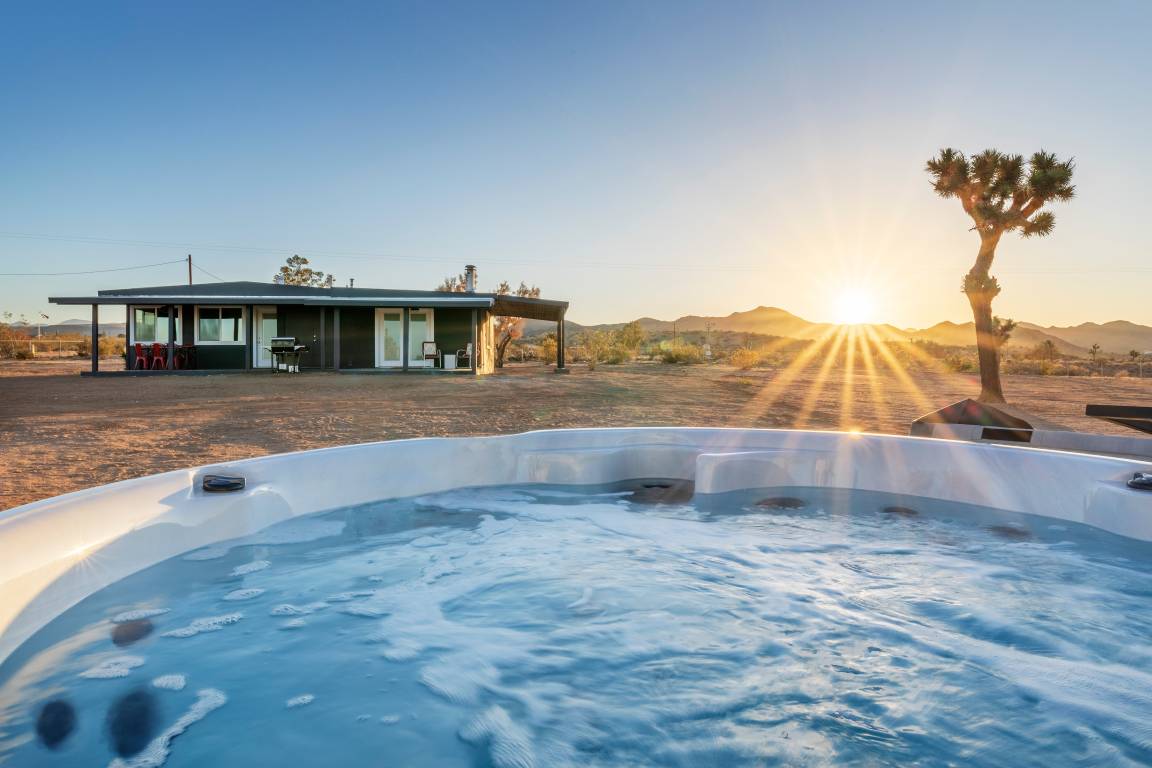 House ∙ 2 Bedrooms ∙ 4 Guests - California