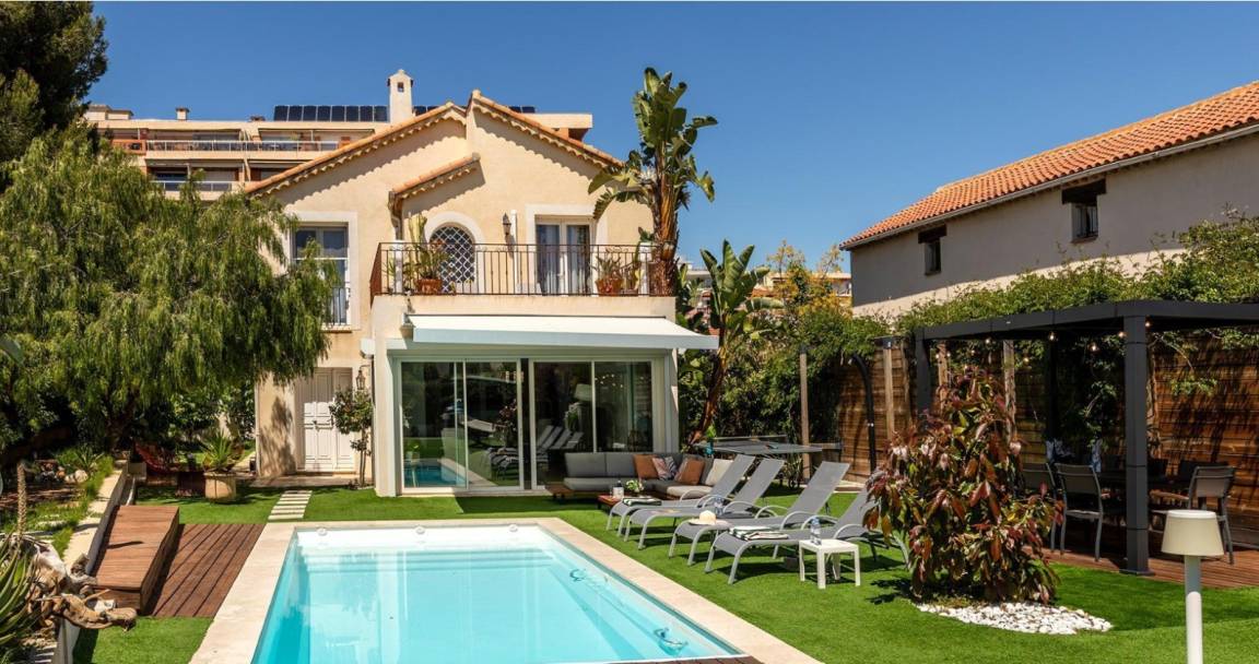 180 M² Villa ∙ 4 Bedrooms ∙ 8 Guests - Antibes