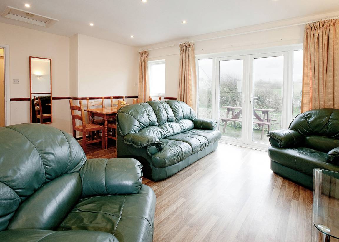 Bungalow ∙ 3 Bedrooms ∙ 6 Guests - Holyhead