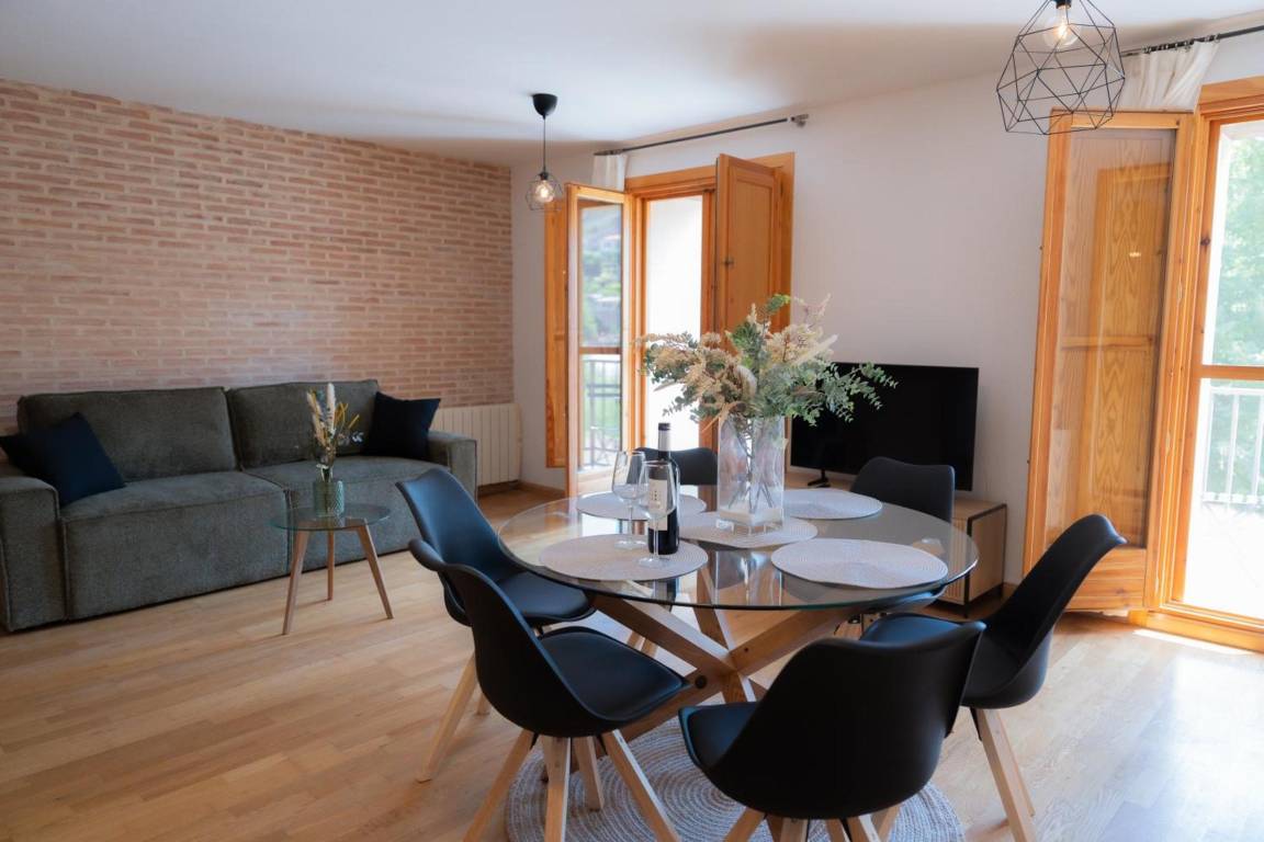 80 M² Apartamento ∙ 2 Habitaciones ∙ 6 Huéspedes - Valderrobres