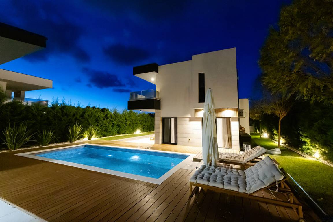 261 M² Villa ∙ 3 Schlafzimmer ∙ 8 Gäste - Vir