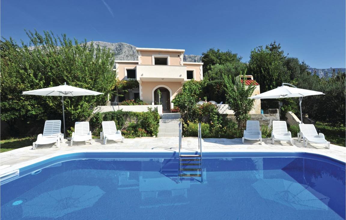 242 M² House ∙ 4 Bedrooms ∙ 10 Guests - Split