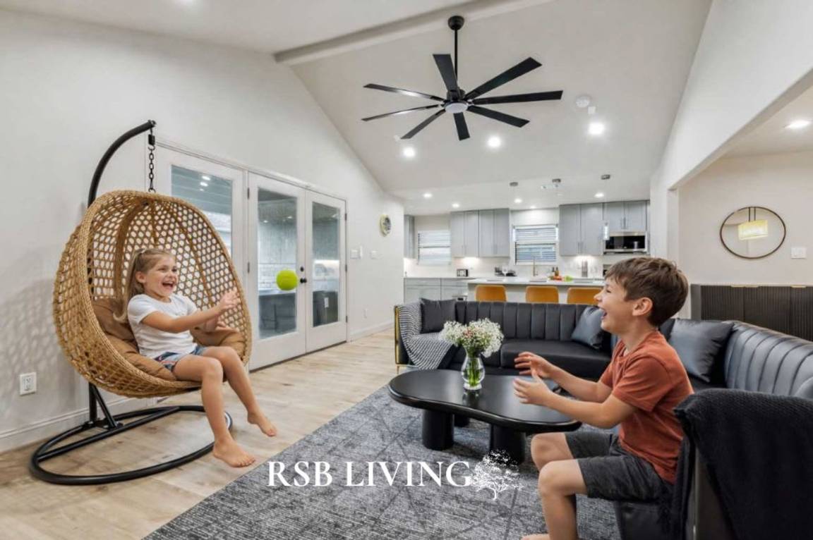 Apartment ∙ 4 Bedrooms ∙ 14 Guests - Stafford, TX