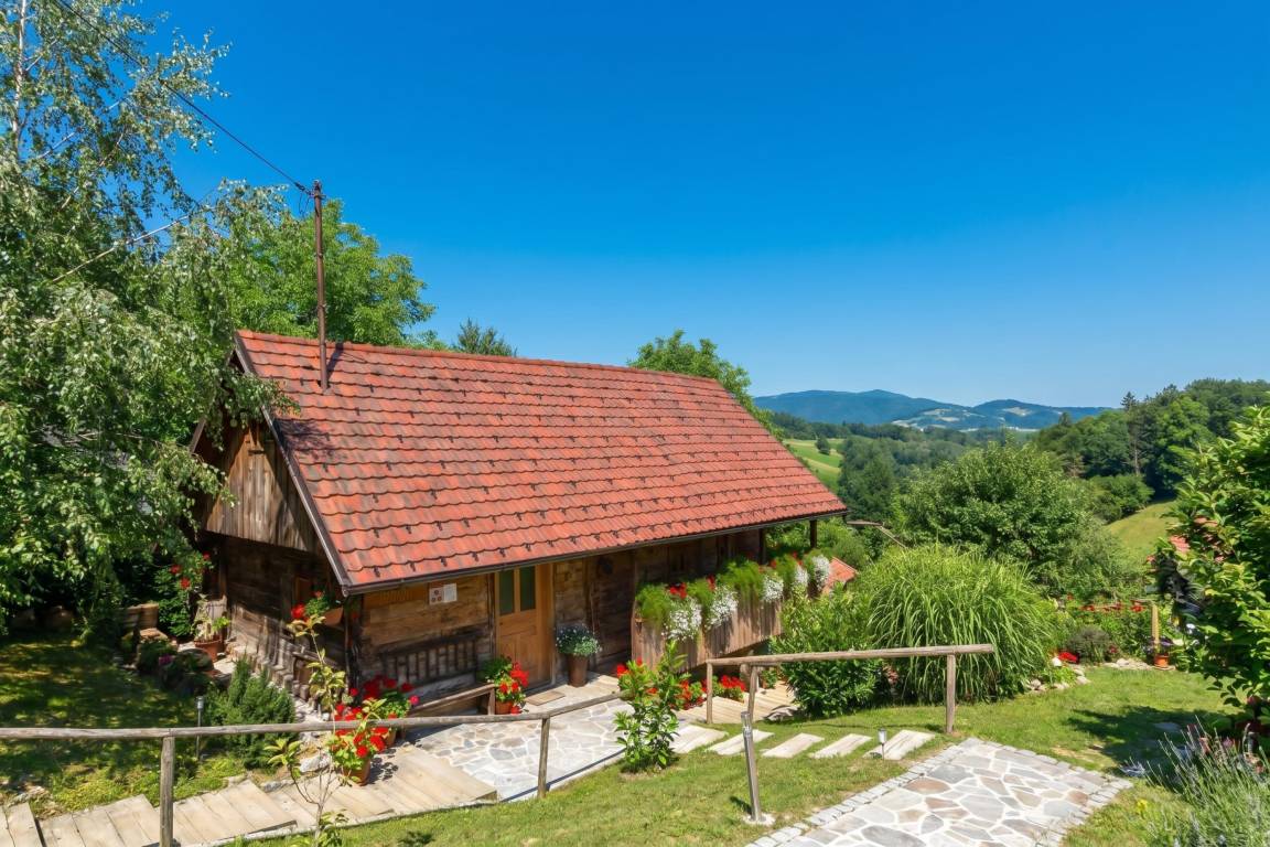 98 M² Chalet ∙ 3 Slaapkamers ∙ 6 Gasten - Slovenië