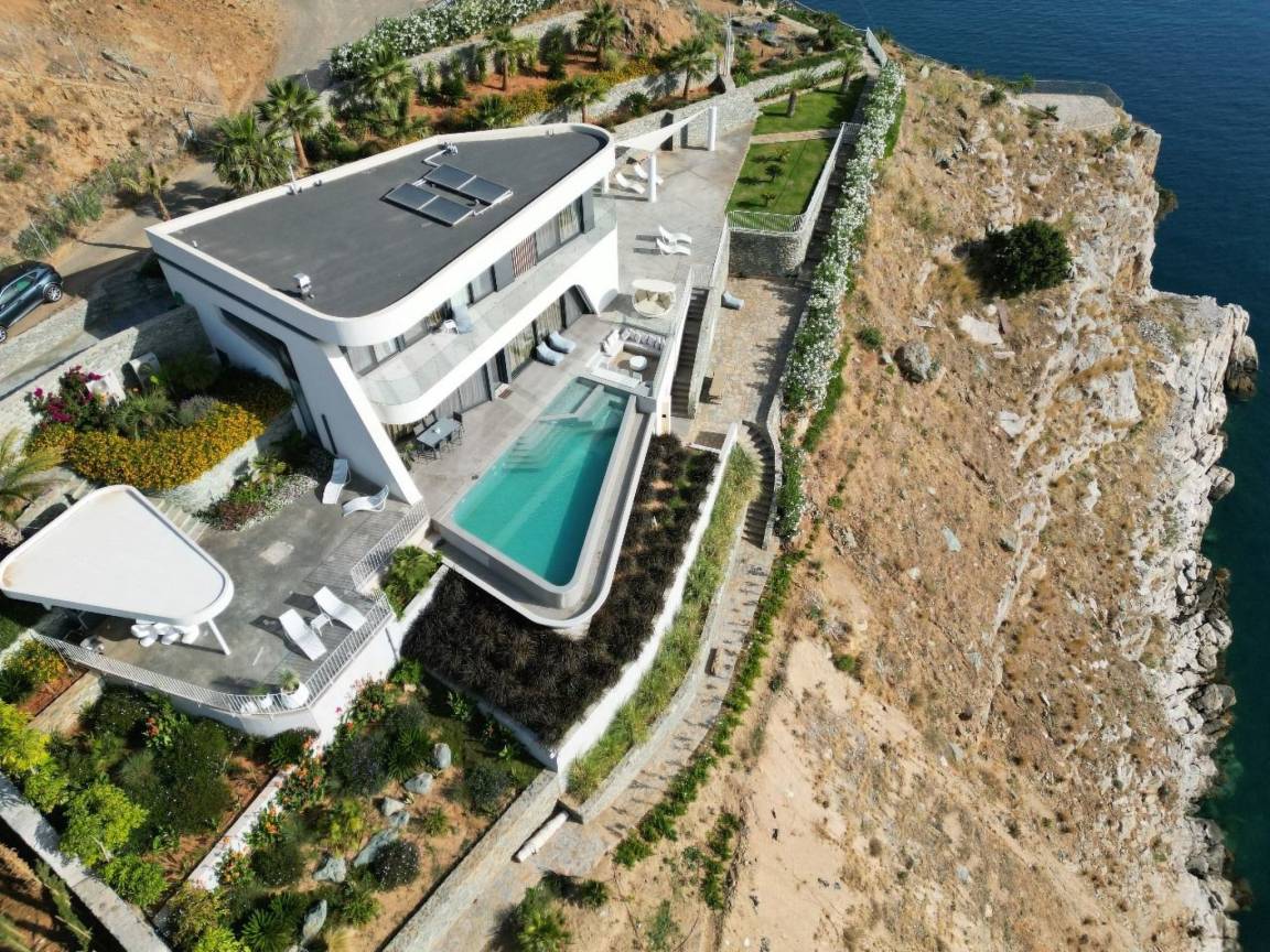 330 M² House ∙ 6 Bedrooms ∙ 12 Guests - Heraklion