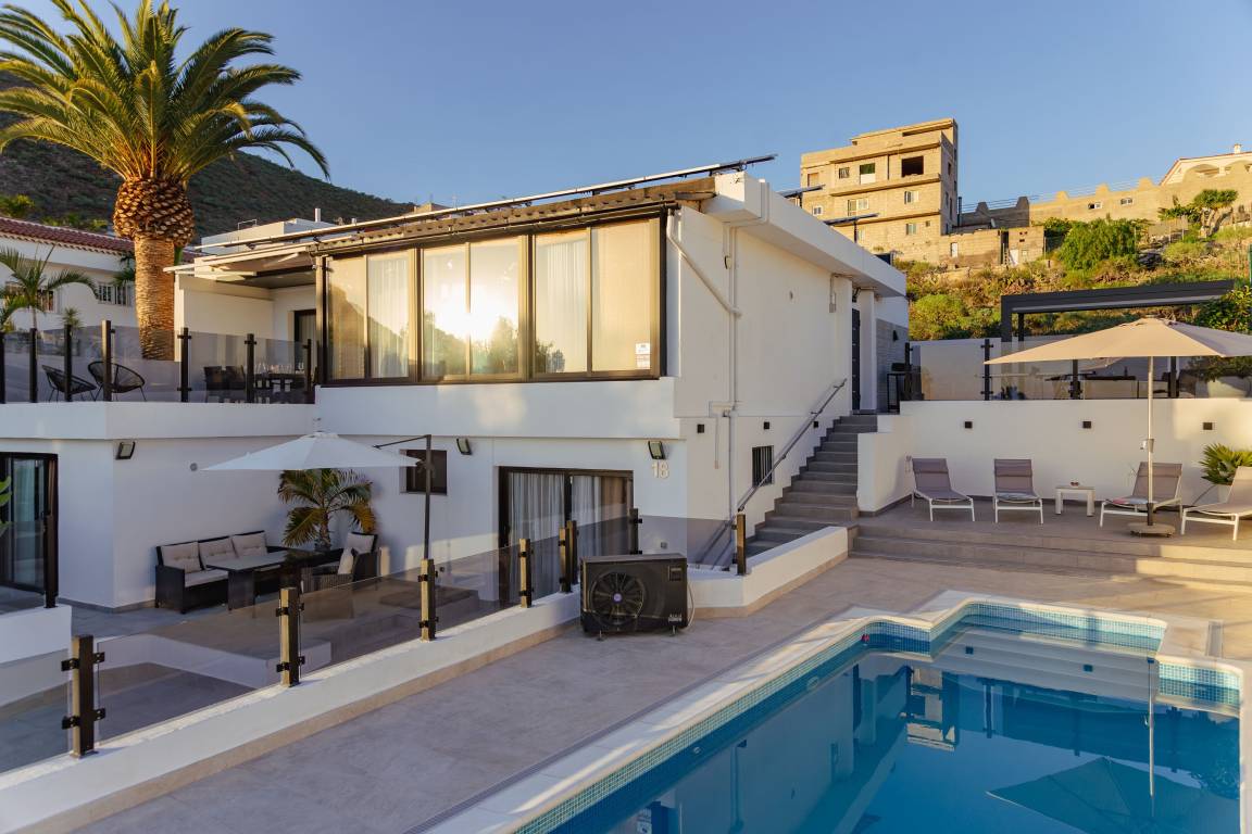 262 M² Villa ∙ 4 Bedrooms ∙ 8 Guests - Arona