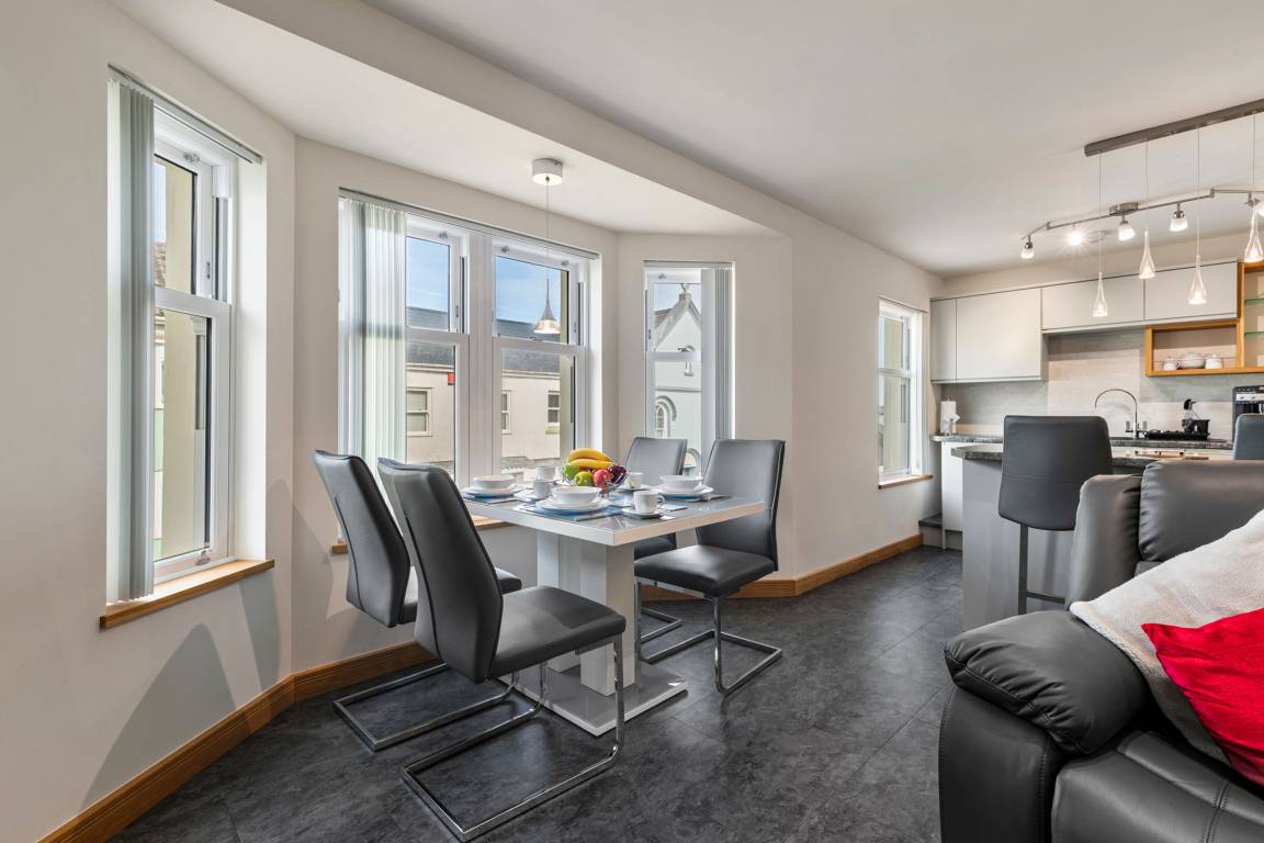 1200 M² Apartment ∙ 2 Bedrooms ∙ 4 Guests - Tenby