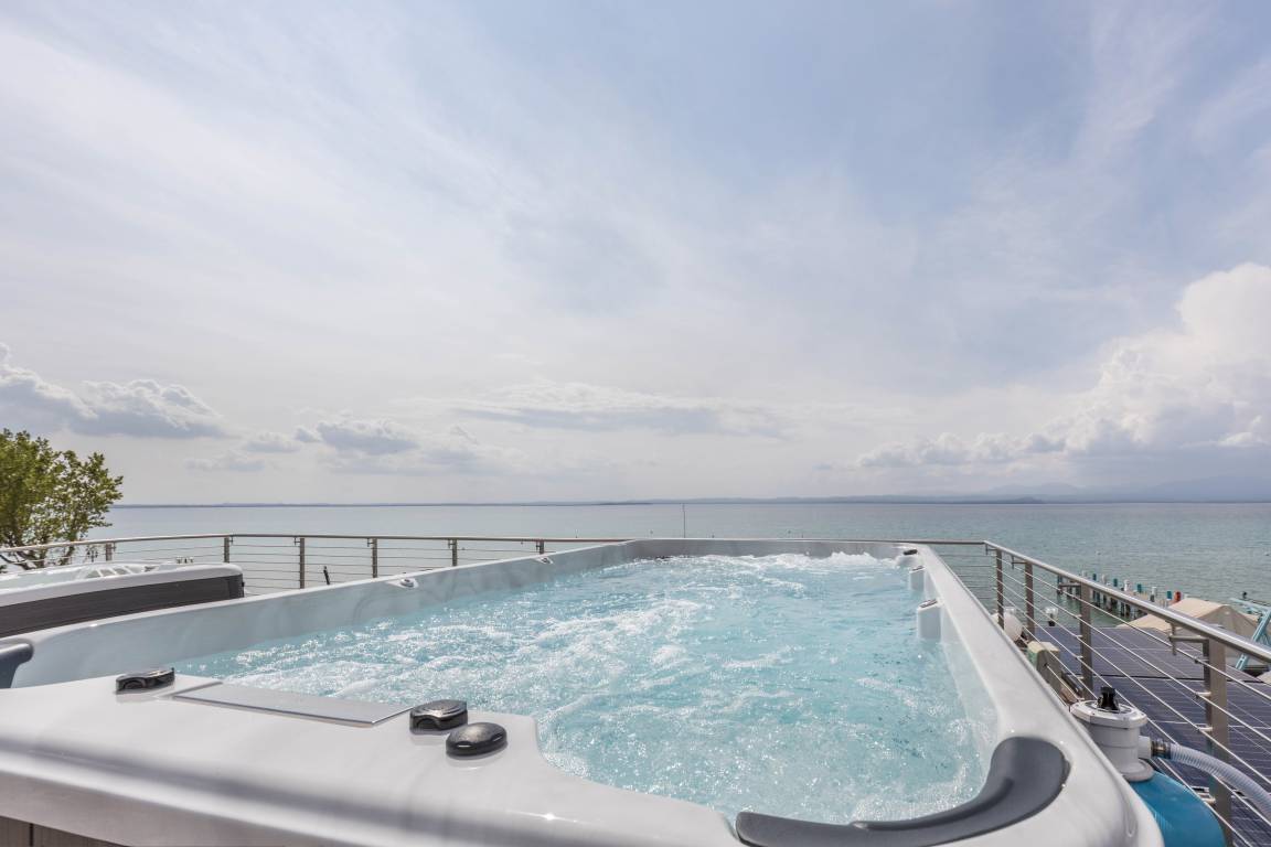 110 M² Apartment ∙ 3 Bedrooms ∙ 6 Guests - Lazise, İtalya