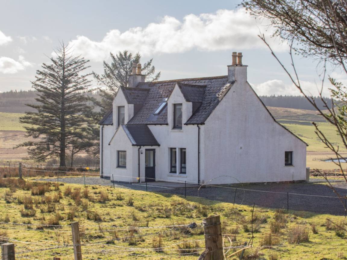 140 M² House ∙ 4 Bedrooms ∙ 8 Guests - Portree