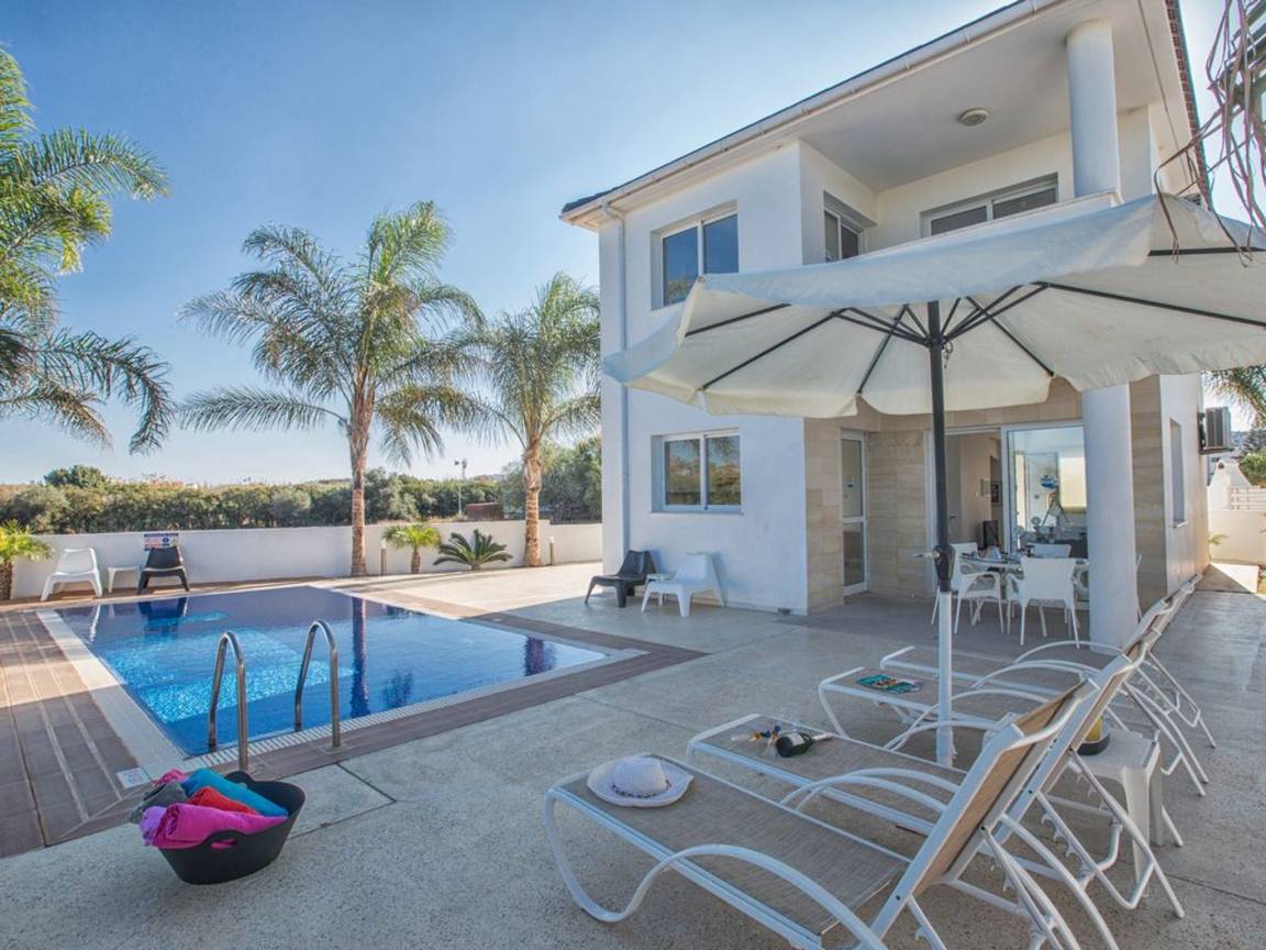 Villa ∙ 3 Bedrooms ∙ 6 Guests - Protaras