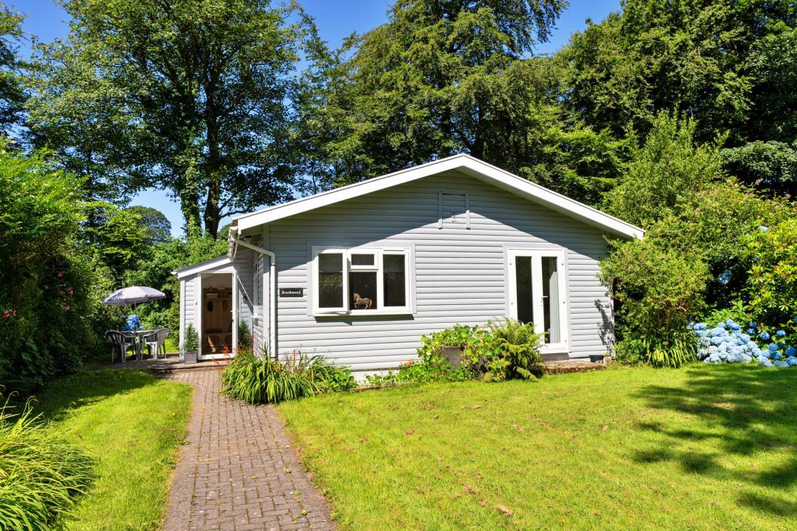 90 M² Chalet ∙ 2 Bedrooms ∙ 4 Guests - Bude