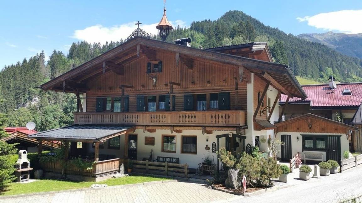 300 M² Ferienhaus ∙ 8 Schlafzimmer ∙ 16 Gäste - Mayrhofen