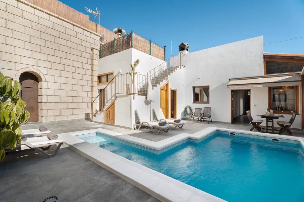 150 M² Chalet ∙ 3 Habitaciones ∙ 6 Huéspedes - Canarias