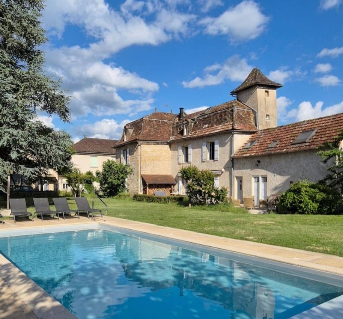 150 M² Casa ∙ 5 Habitaciones ∙ 12 Huéspedes - Bretenoux