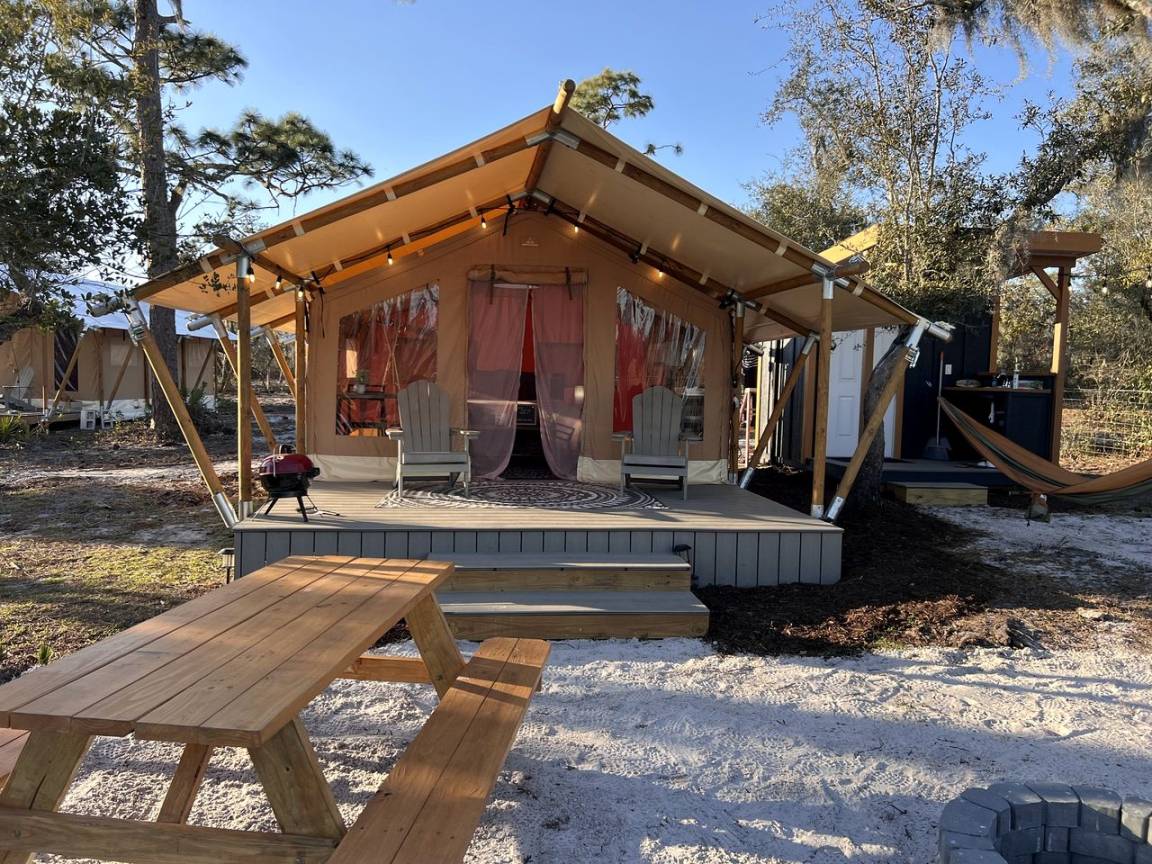 Camping ∙ 1 Bedroom ∙ 2 Guests - Florida