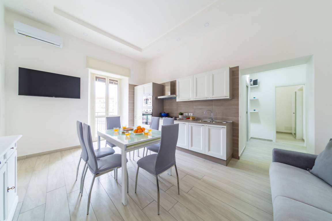 86 M² Ferienwohnung ∙ 2 Schlafzimmer ∙ 6 Gäste - Neapel