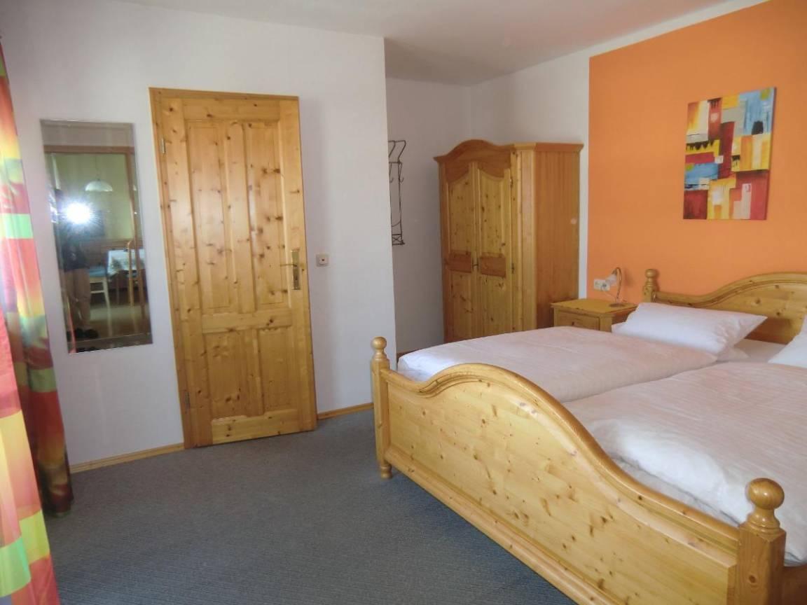 40 M² Ferienwohnung ∙ 1 Schlafzimmer ∙ 3 Gäste - Deggendorf