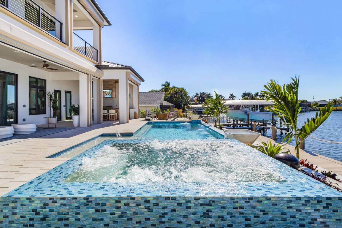 357 M² Ferienhaus ∙ 5 Schlafzimmer ∙ 12 Gäste - Cape Coral, FL