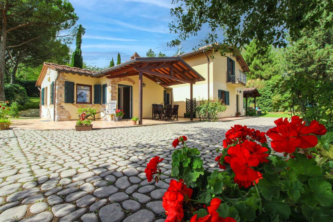 200 m&sup2; Villa 6 Schlafzimmer 13 G&auml;ste