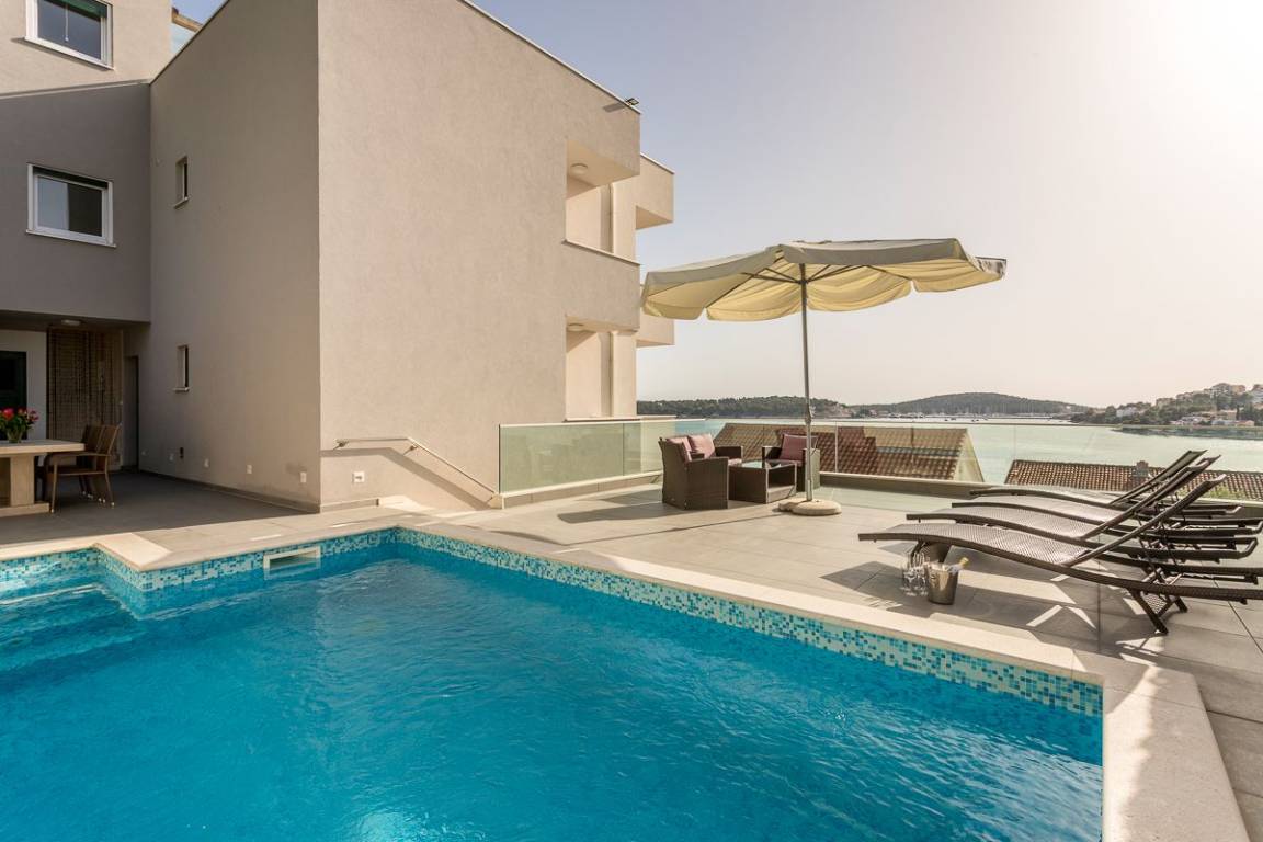 Villa ∙ 5 Slaapkamers ∙ 10 Gasten - Primošten