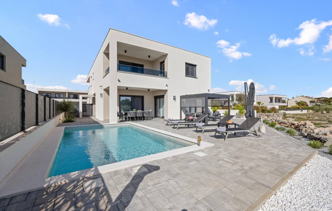 160 M² Ferienhaus ∙ 3 Schlafzimmer ∙ 8 Gäste - Pirovac
