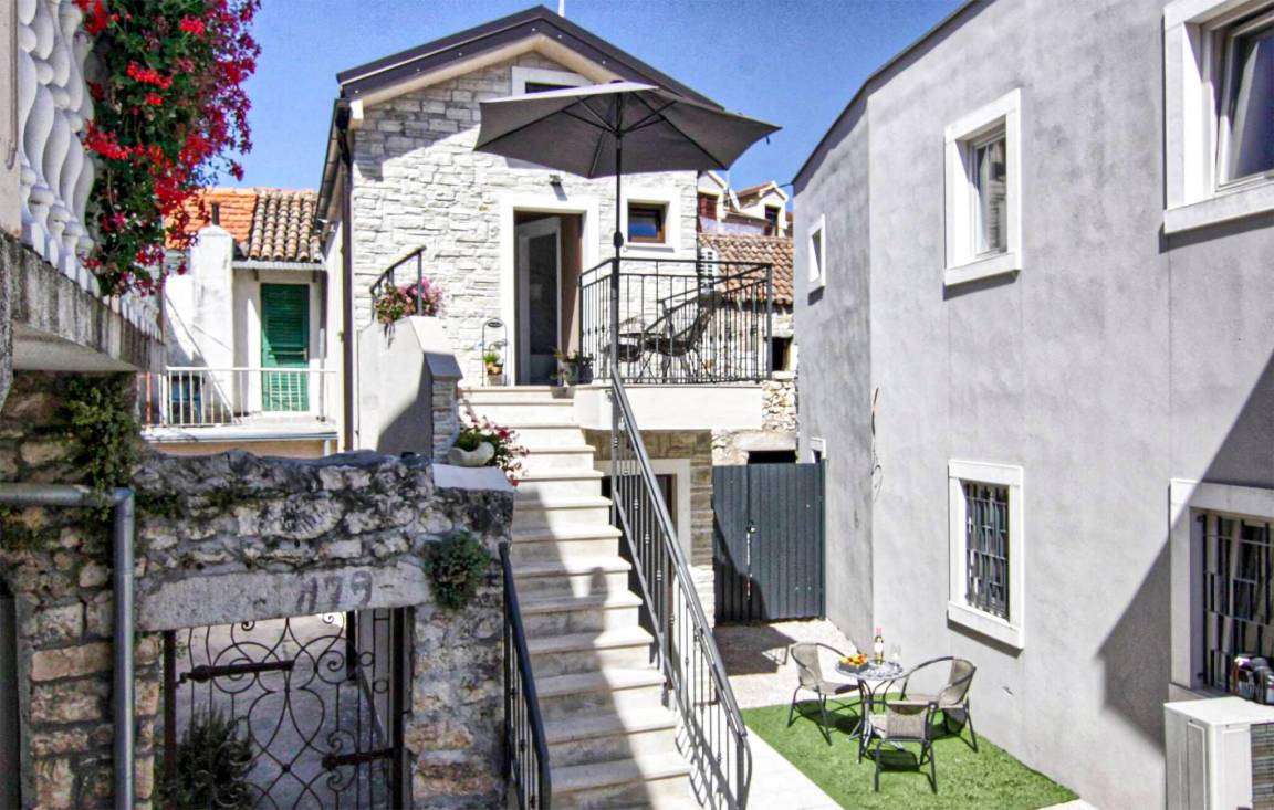 78 M² Ferienhaus ∙ 2 Schlafzimmer ∙ 6 Gäste - Sveti Filip i Jakov